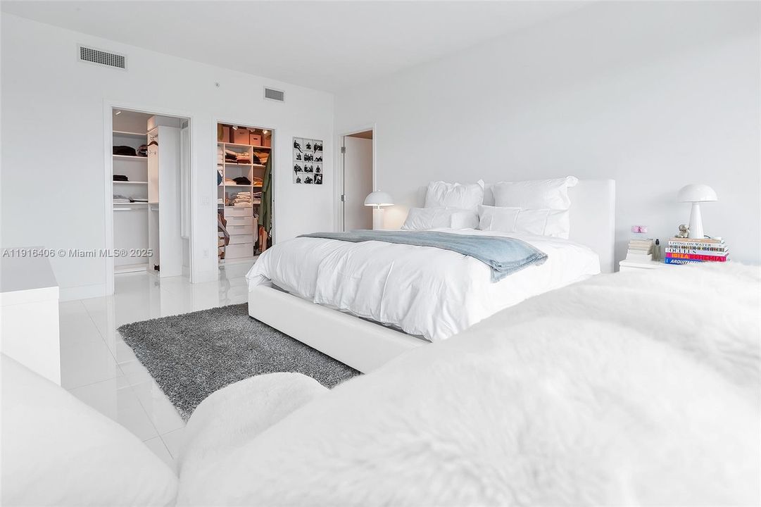 待售: $3,900,000 (2 贝兹, 3 浴室, 1727 平方英尺)