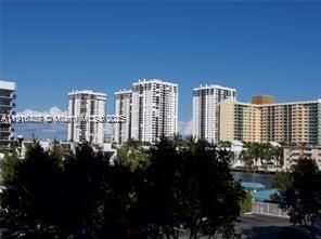 For Rent: $2,200 (1 beds, 1 baths, 1075 Square Feet)