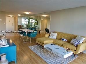 For Rent: $2,200 (1 beds, 1 baths, 1075 Square Feet)