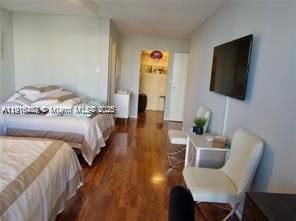 For Rent: $2,200 (1 beds, 1 baths, 1075 Square Feet)