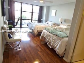 For Rent: $2,200 (1 beds, 1 baths, 1075 Square Feet)