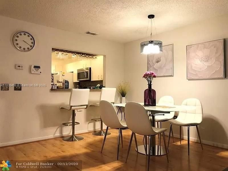 出租: $2,295 (2 贝兹, 1 浴室, 1150 平方英尺)