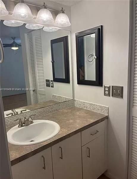 出租: $2,295 (2 贝兹, 1 浴室, 1150 平方英尺)