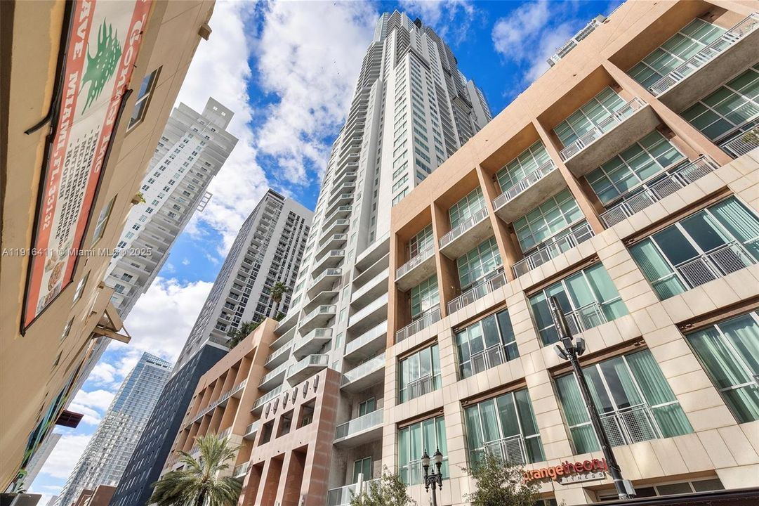 En Venta: $590,000 (2 camas, 2 baños, 1058 Pies cuadrados)