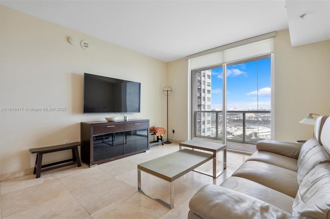 En Venta: $590,000 (2 camas, 2 baños, 1058 Pies cuadrados)