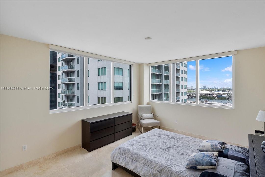 En Venta: $590,000 (2 camas, 2 baños, 1058 Pies cuadrados)