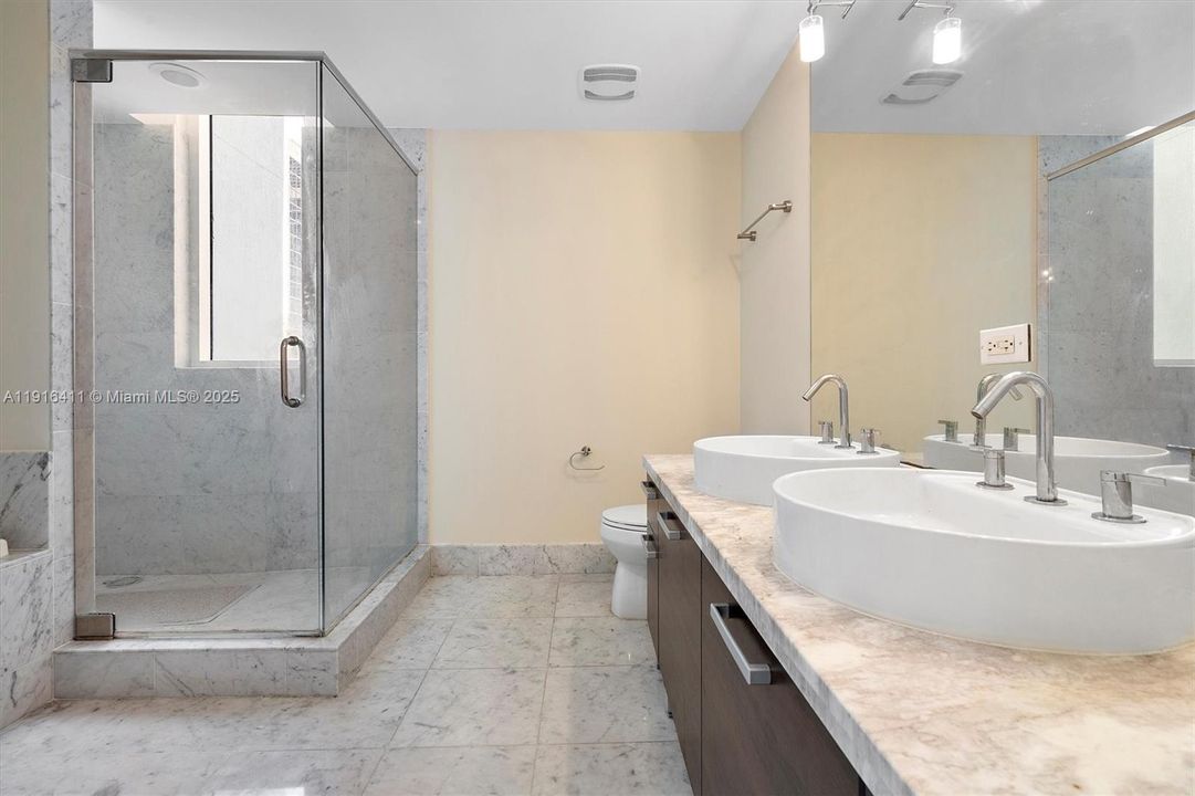 En Venta: $590,000 (2 camas, 2 baños, 1058 Pies cuadrados)