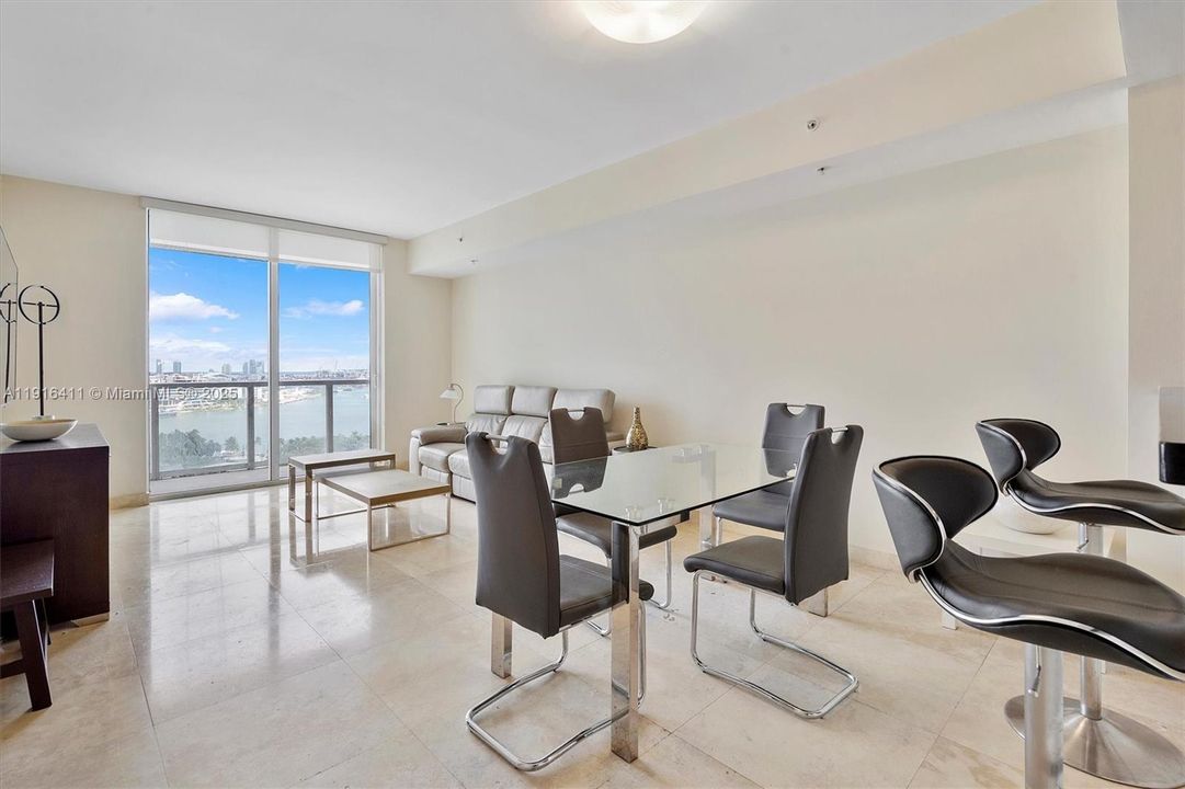 En Venta: $590,000 (2 camas, 2 baños, 1058 Pies cuadrados)