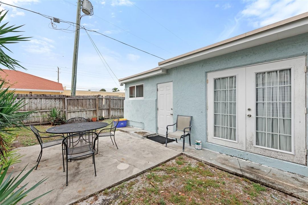 В аренду: $2,450 (2 спален, 1 ванн, 964 Квадратных фут)