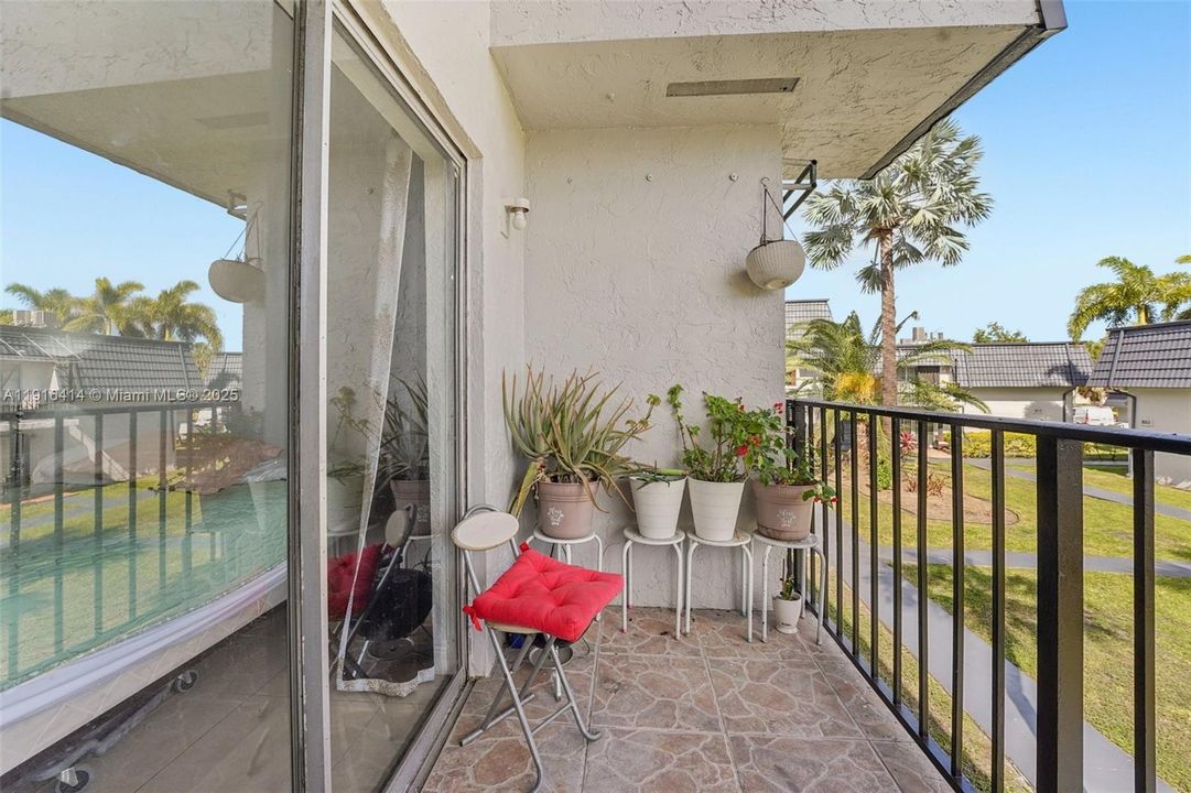 待售: $300,000 (3 贝兹, 2 浴室, 1090 平方英尺)