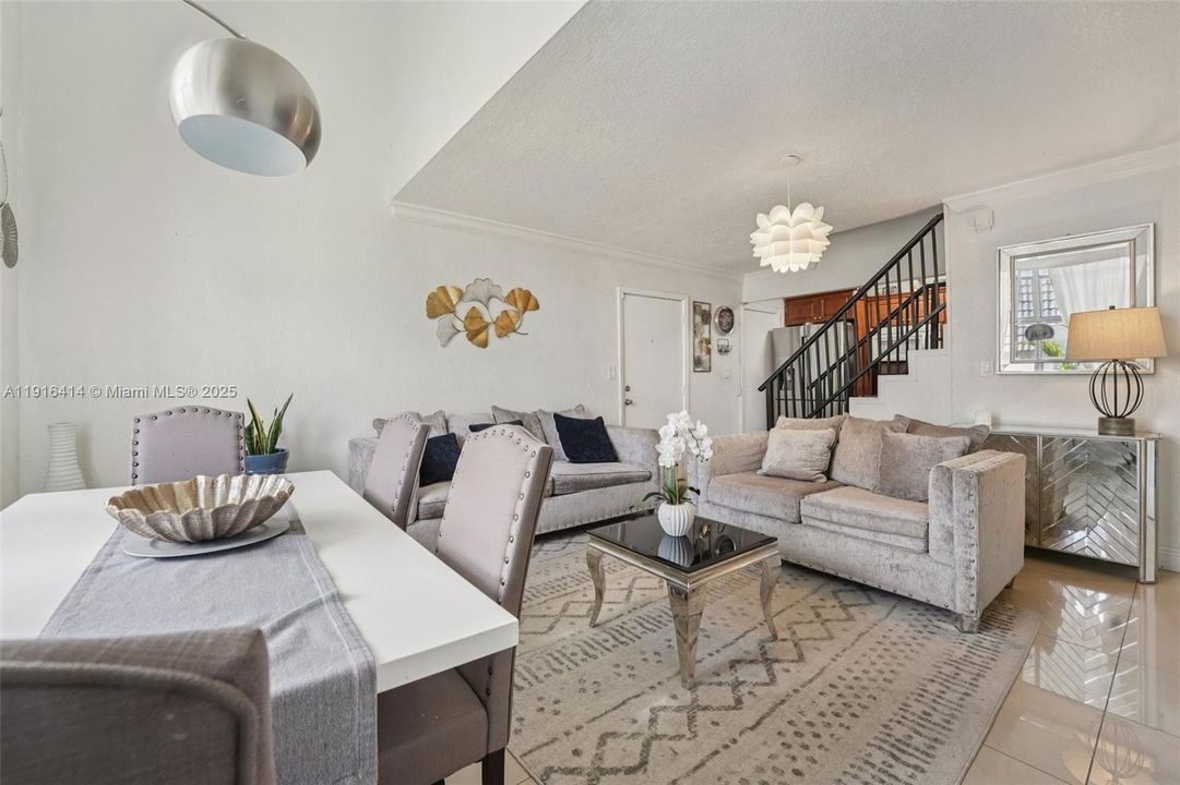 待售: $300,000 (3 贝兹, 2 浴室, 1090 平方英尺)