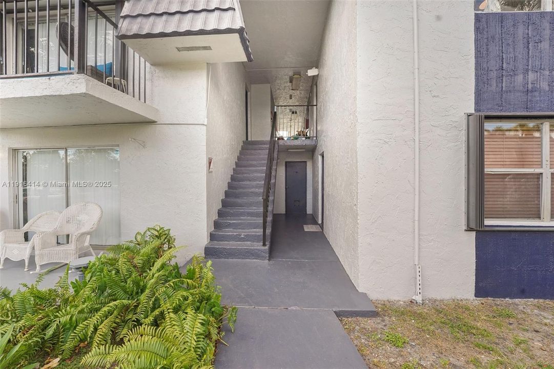 待售: $300,000 (3 贝兹, 2 浴室, 1090 平方英尺)