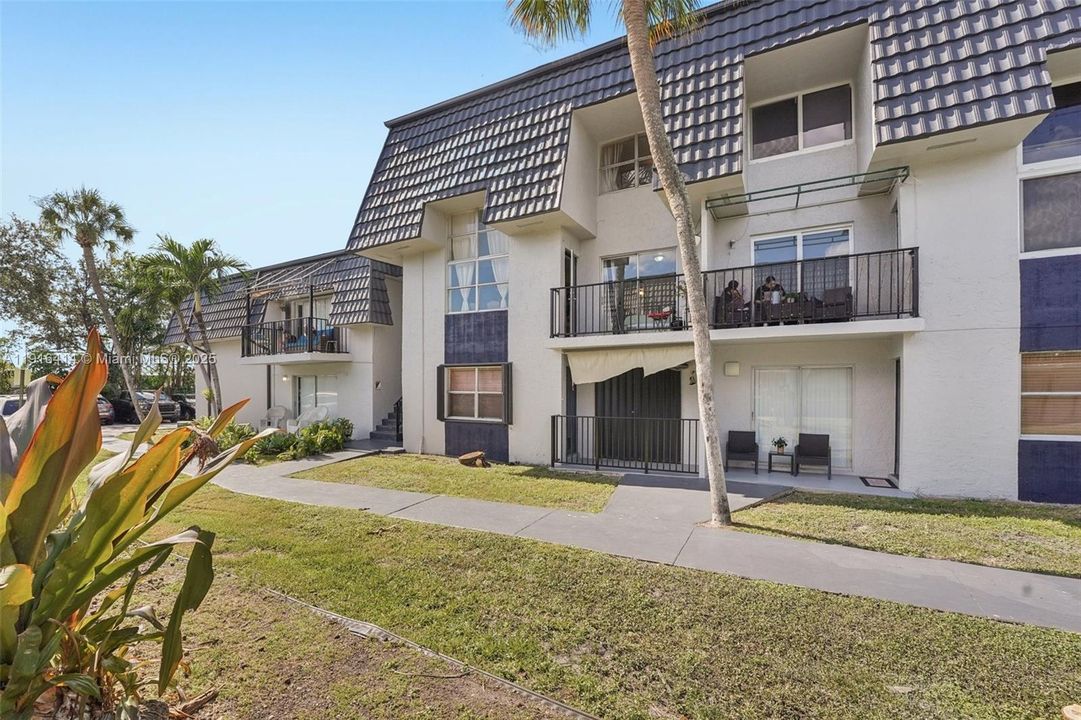 待售: $300,000 (3 贝兹, 2 浴室, 1090 平方英尺)