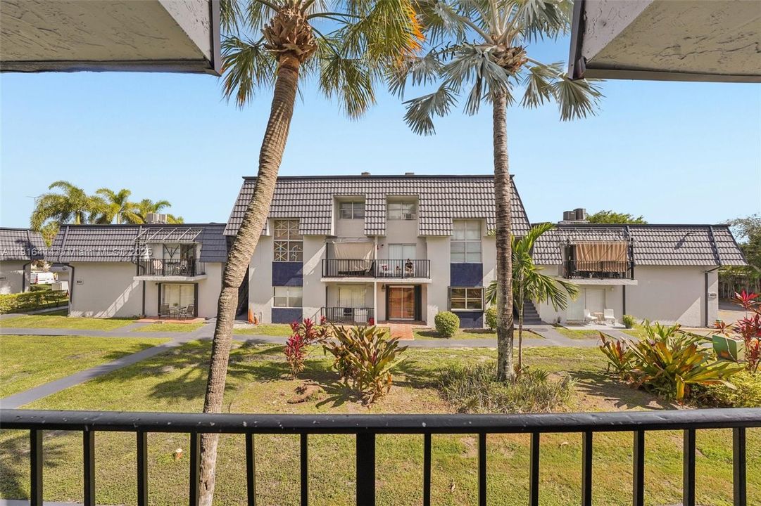 待售: $300,000 (3 贝兹, 2 浴室, 1090 平方英尺)