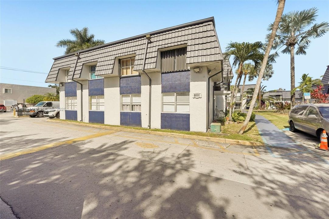 待售: $300,000 (3 贝兹, 2 浴室, 1090 平方英尺)