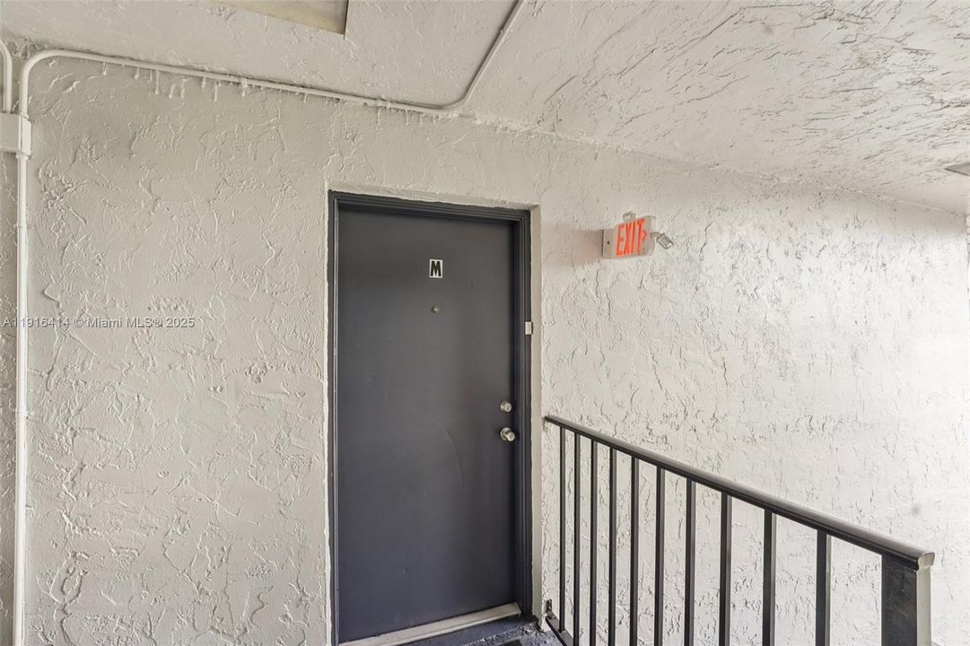 待售: $300,000 (3 贝兹, 2 浴室, 1090 平方英尺)