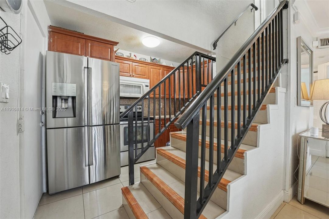 待售: $300,000 (3 贝兹, 2 浴室, 1090 平方英尺)