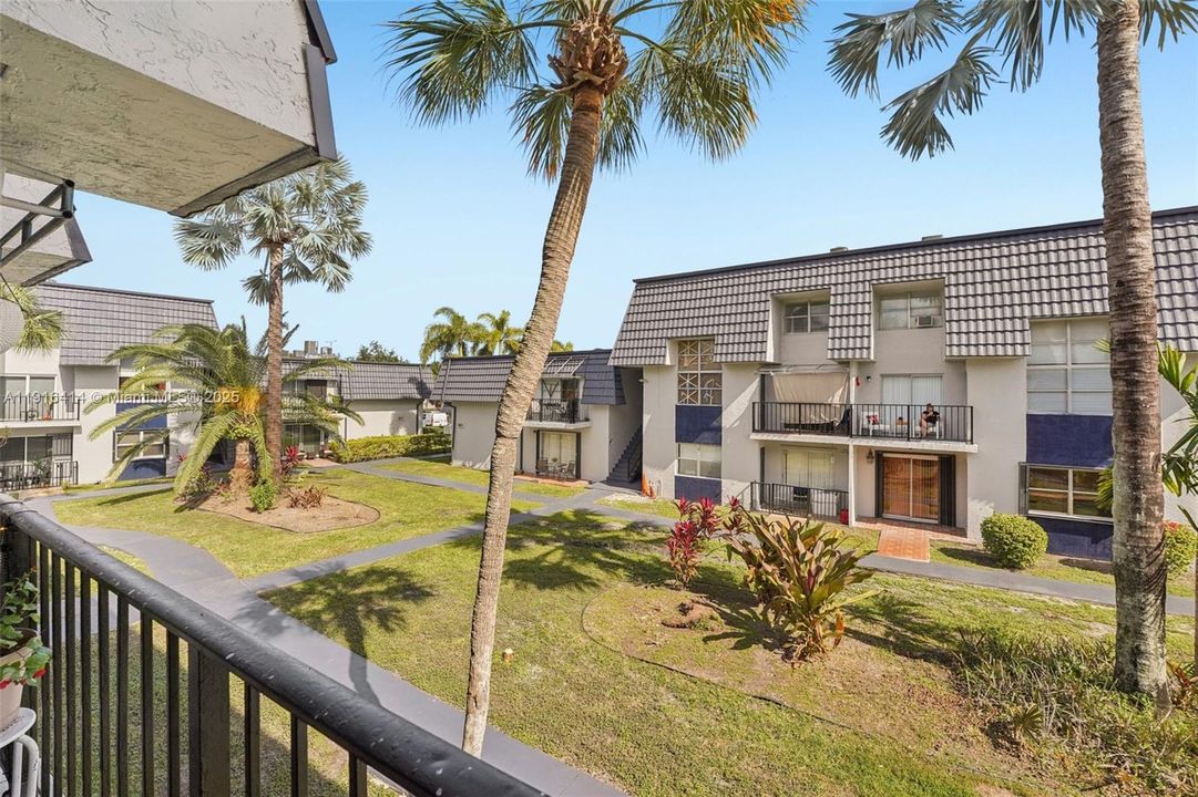 待售: $300,000 (3 贝兹, 2 浴室, 1090 平方英尺)