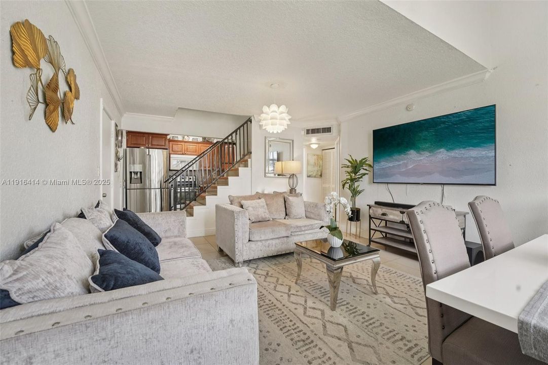 待售: $300,000 (3 贝兹, 2 浴室, 1090 平方英尺)