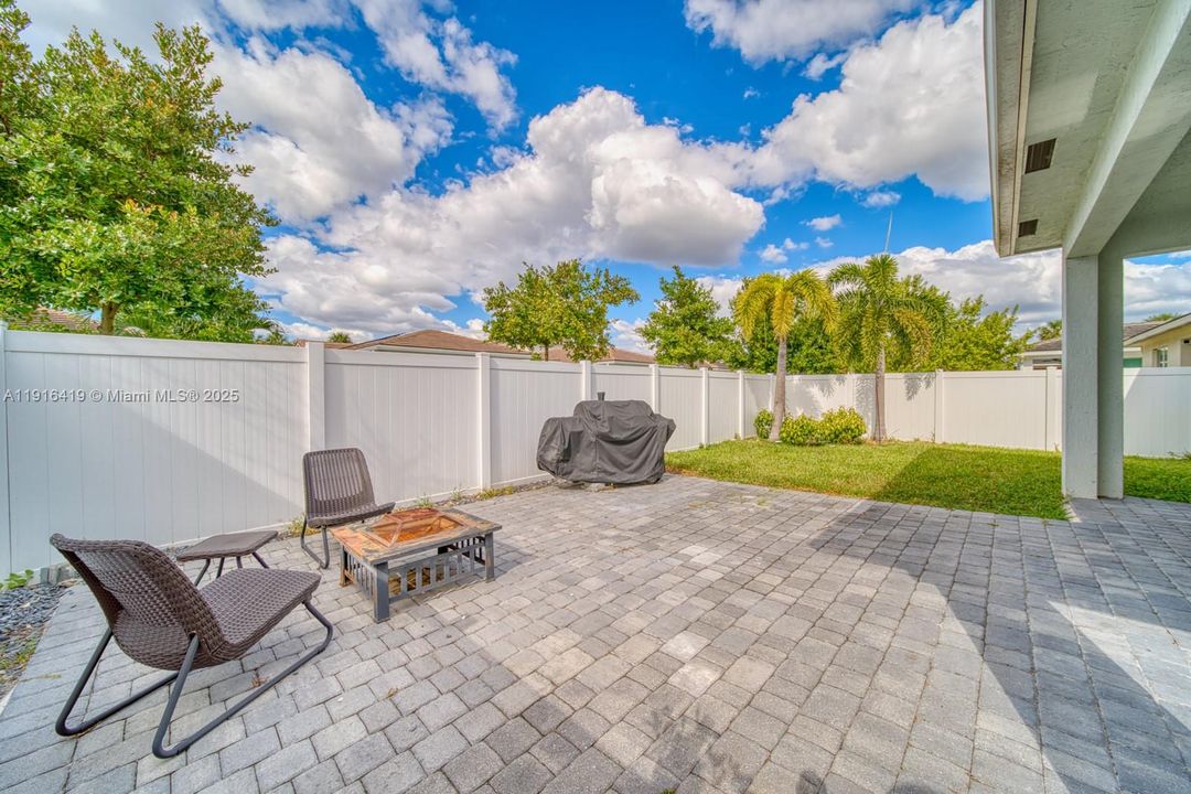 For Sale: $699,999 (4 beds, 3 baths, 2179 Square Feet)