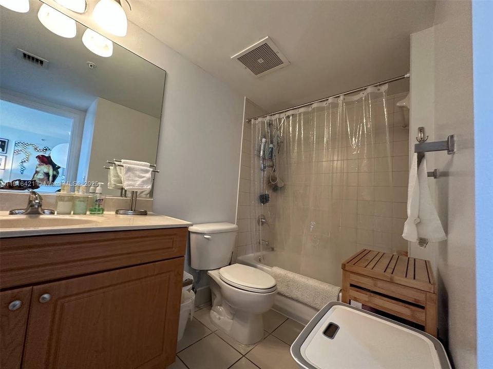 For Sale: $330,000 (1 beds, 1 baths, 710 Square Feet)