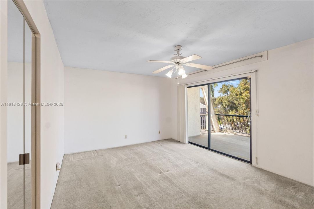 Под контрактом: $310,000 (2 спален, 2 ванн, 1756 Квадратных фут)