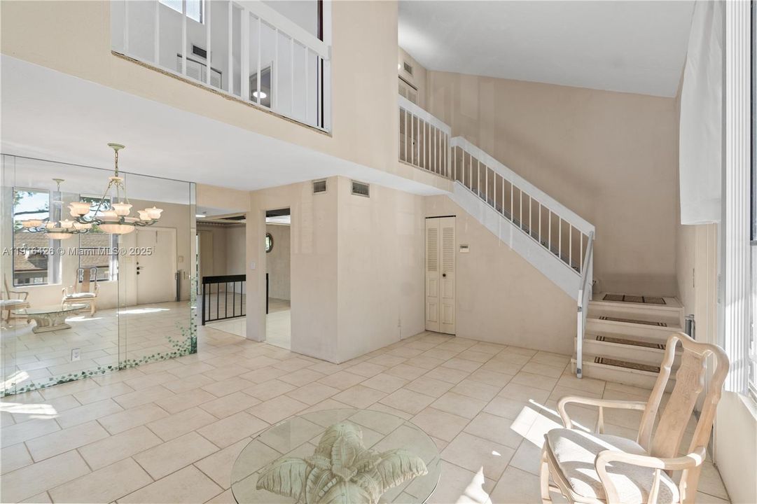 Под контрактом: $310,000 (2 спален, 2 ванн, 1756 Квадратных фут)