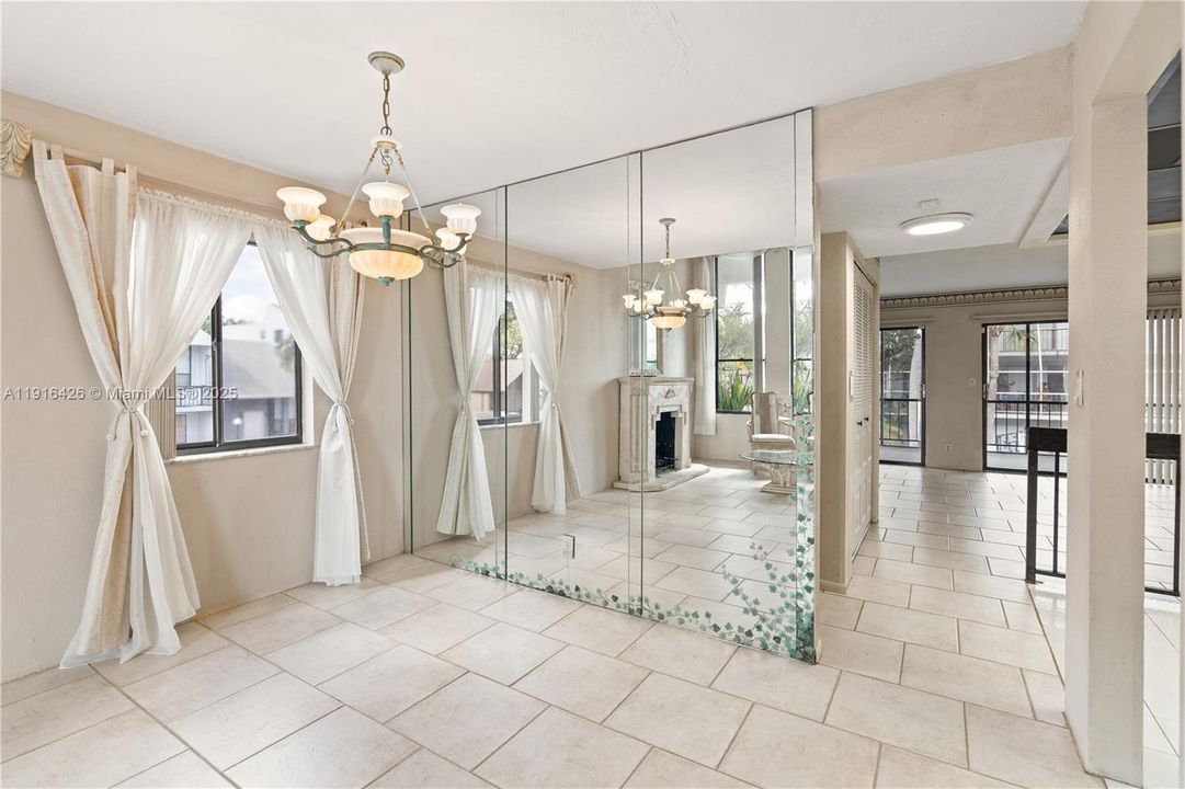 Под контрактом: $310,000 (2 спален, 2 ванн, 1756 Квадратных фут)