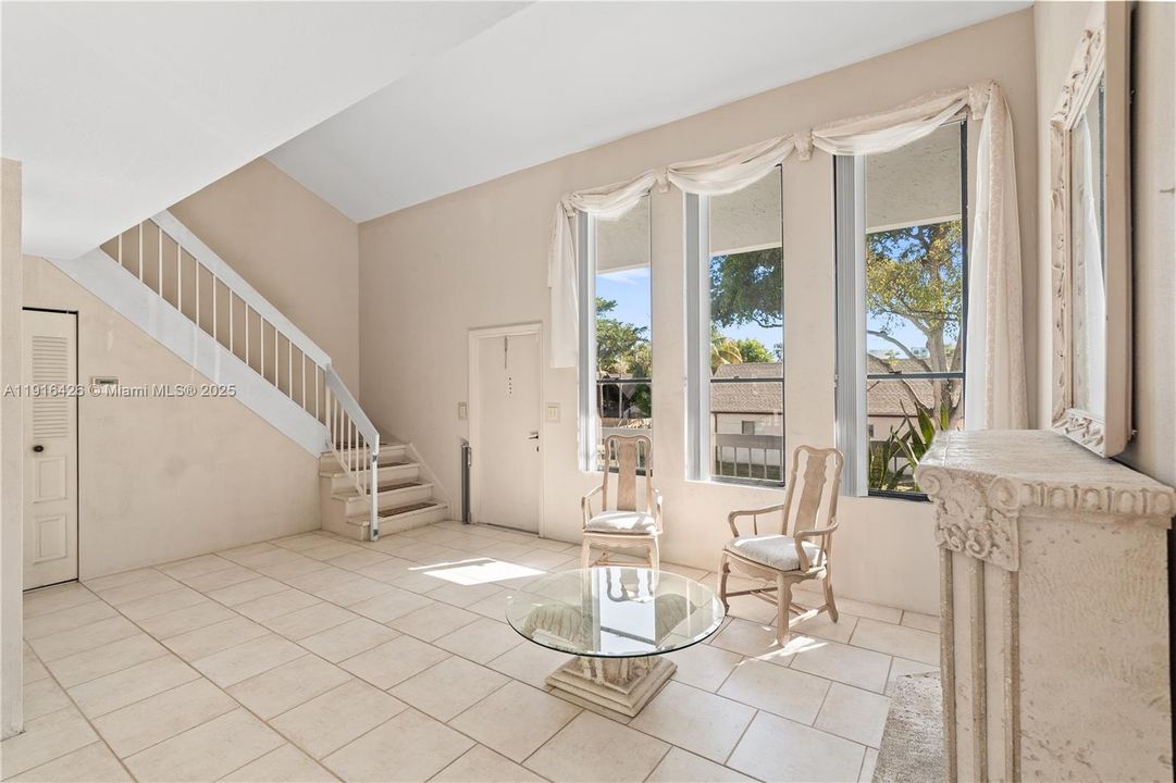 Под контрактом: $310,000 (2 спален, 2 ванн, 1756 Квадратных фут)