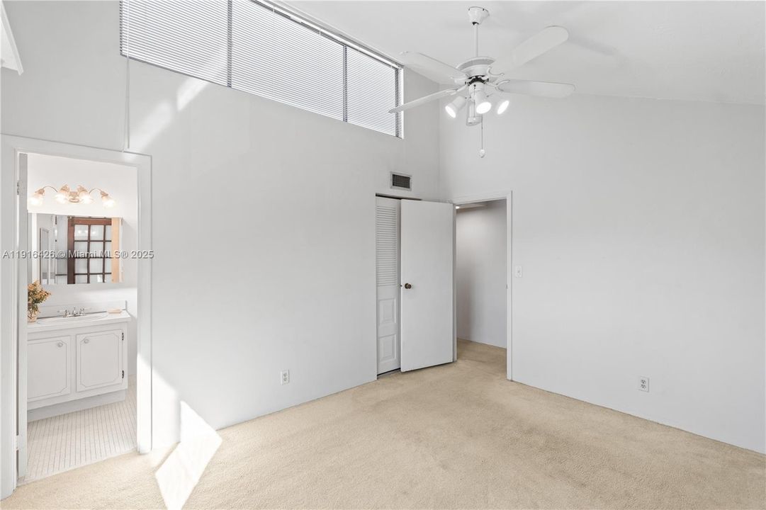 Под контрактом: $310,000 (2 спален, 2 ванн, 1756 Квадратных фут)