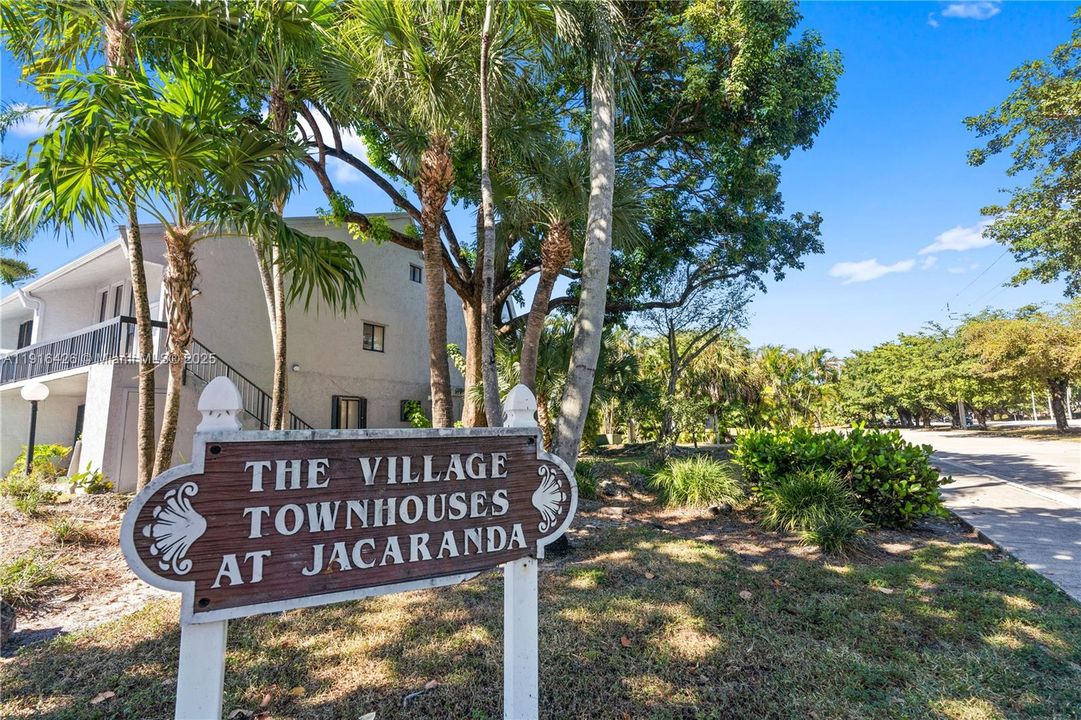 Под контрактом: $310,000 (2 спален, 2 ванн, 1756 Квадратных фут)