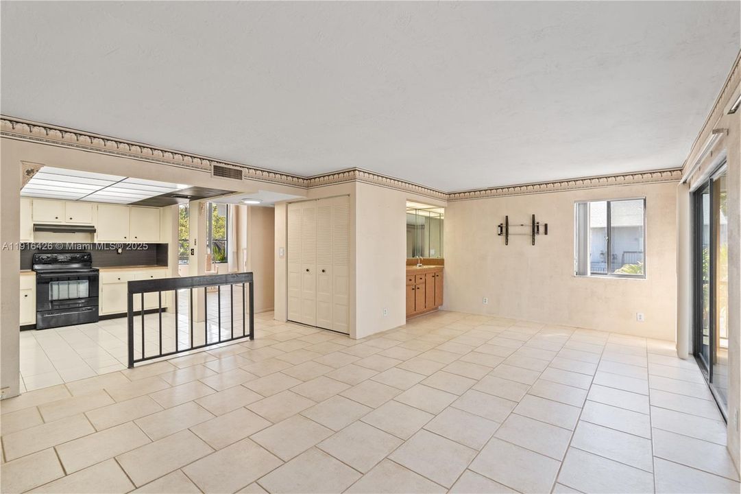 Под контрактом: $310,000 (2 спален, 2 ванн, 1756 Квадратных фут)