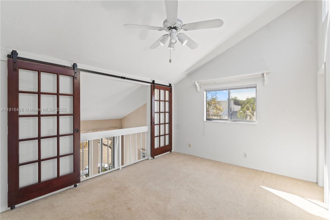 Под контрактом: $310,000 (2 спален, 2 ванн, 1756 Квадратных фут)