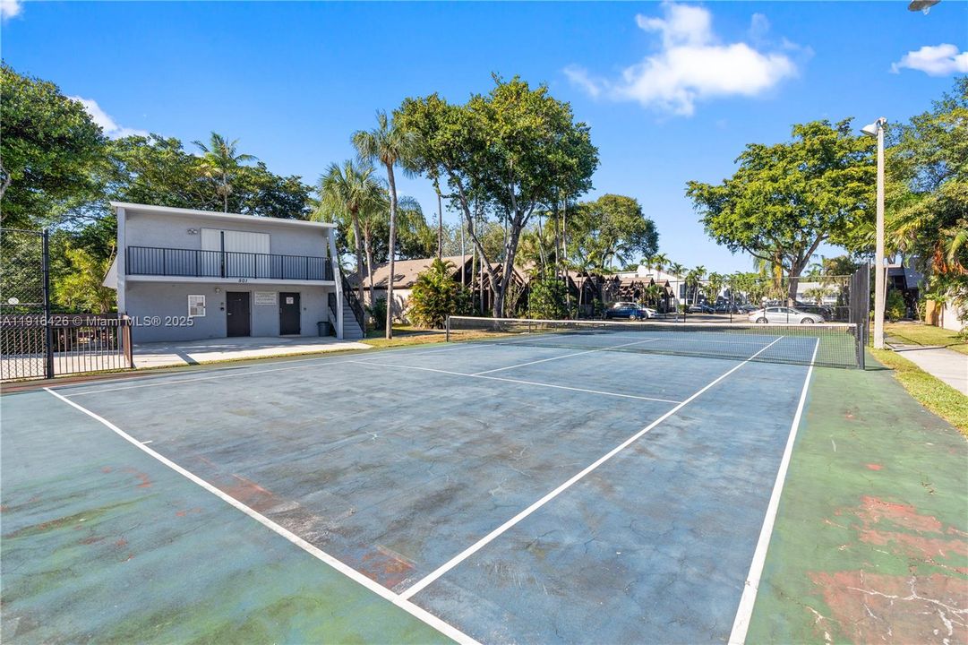 Под контрактом: $310,000 (2 спален, 2 ванн, 1756 Квадратных фут)