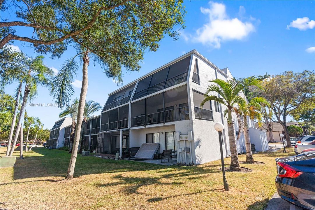 Под контрактом: $310,000 (2 спален, 2 ванн, 1756 Квадратных фут)