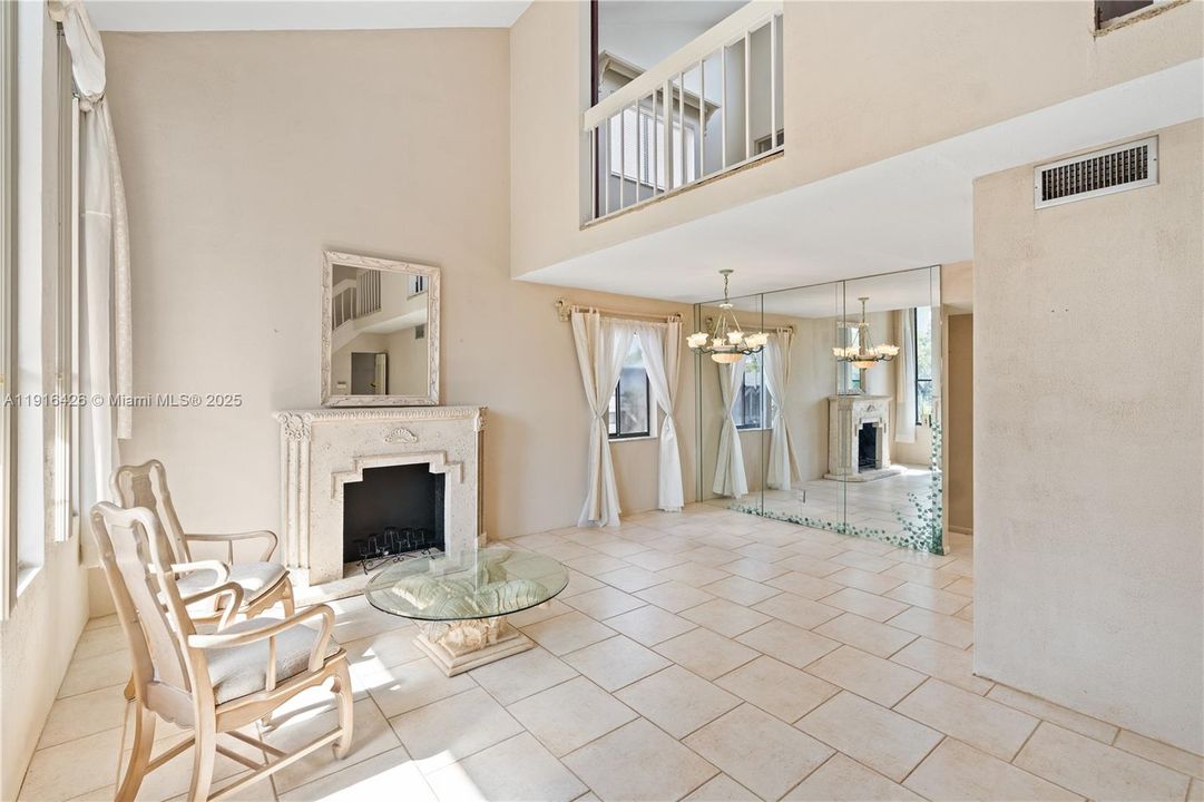 Под контрактом: $310,000 (2 спален, 2 ванн, 1756 Квадратных фут)