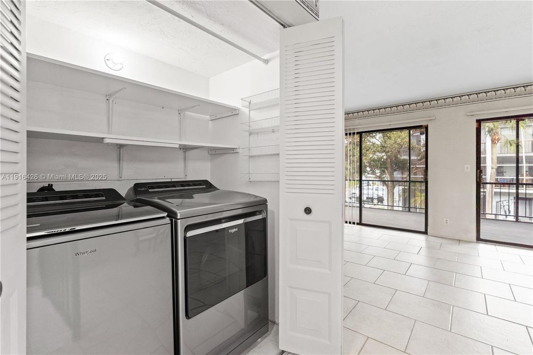 Под контрактом: $310,000 (2 спален, 2 ванн, 1756 Квадратных фут)