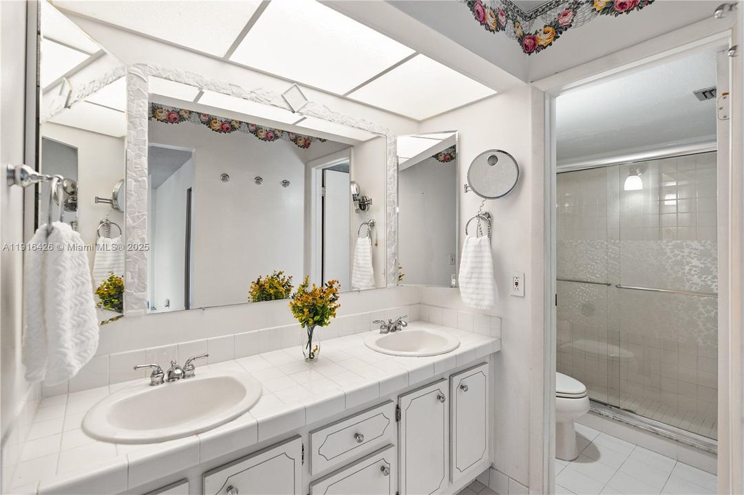 Под контрактом: $310,000 (2 спален, 2 ванн, 1756 Квадратных фут)