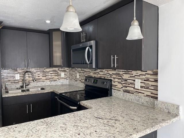 Recently Rented: $2,350 (2 beds, 2 baths, 866 Square Feet)