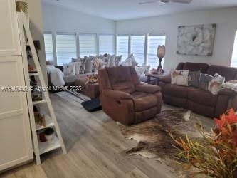 На продажу: $299,000 (2 спален, 2 ванн, 1170 Квадратных фут)