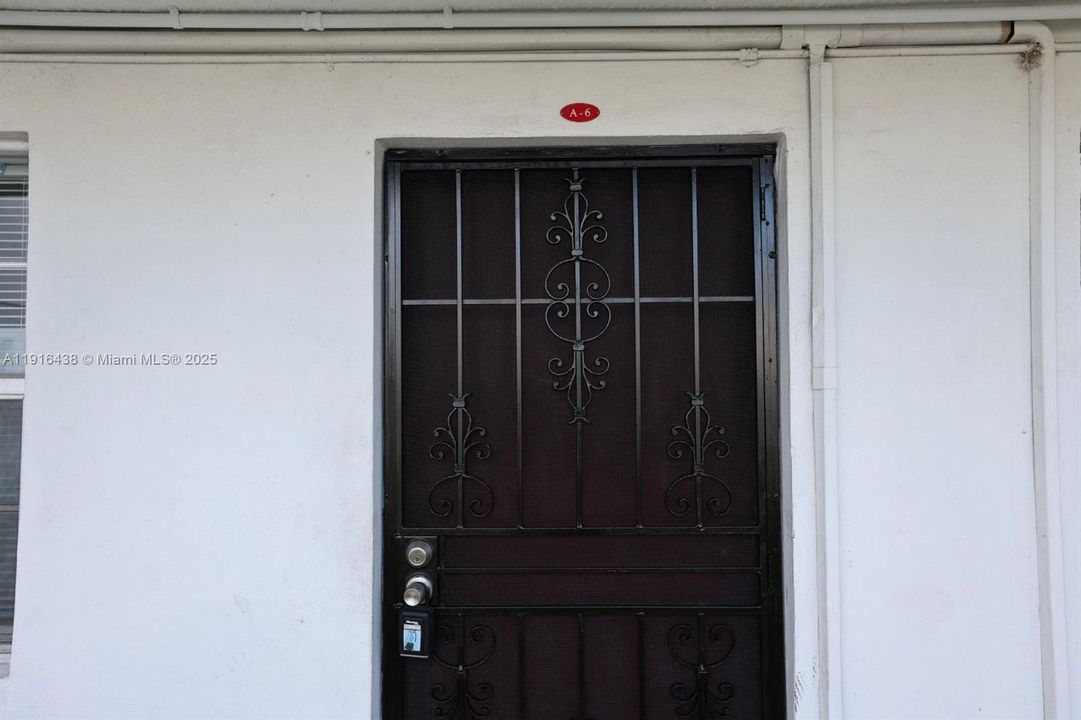 Active With Contract: $1,700 (1 beds, 1 baths, 0 Square Feet)