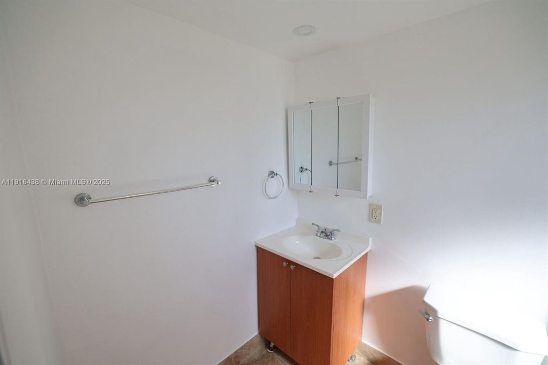 Active With Contract: $1,700 (1 beds, 1 baths, 0 Square Feet)