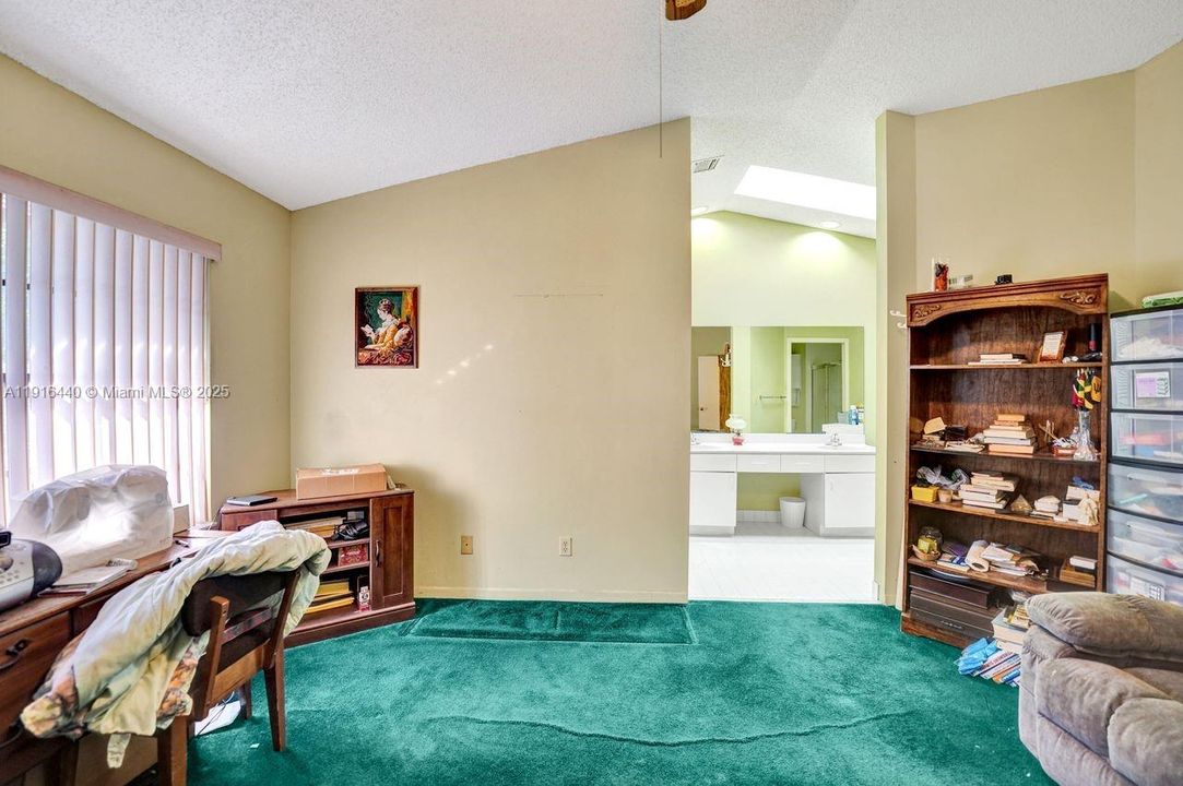 Active With Contract: $550,000 (3 beds, 2 baths, 1884 Square Feet)