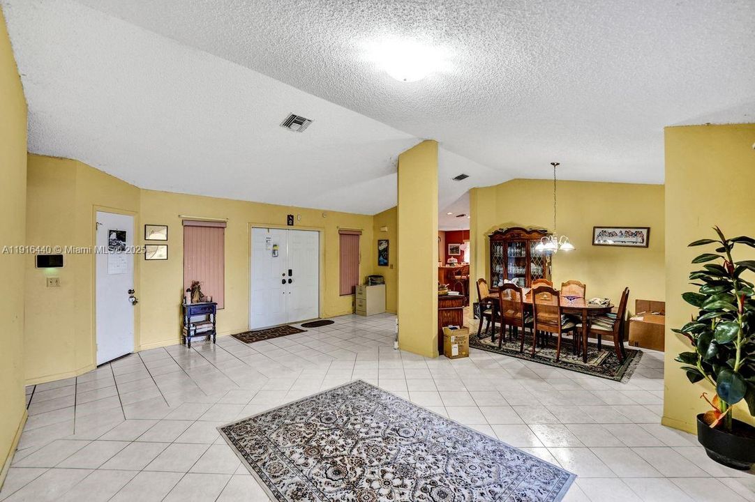 Active With Contract: $550,000 (3 beds, 2 baths, 1884 Square Feet)