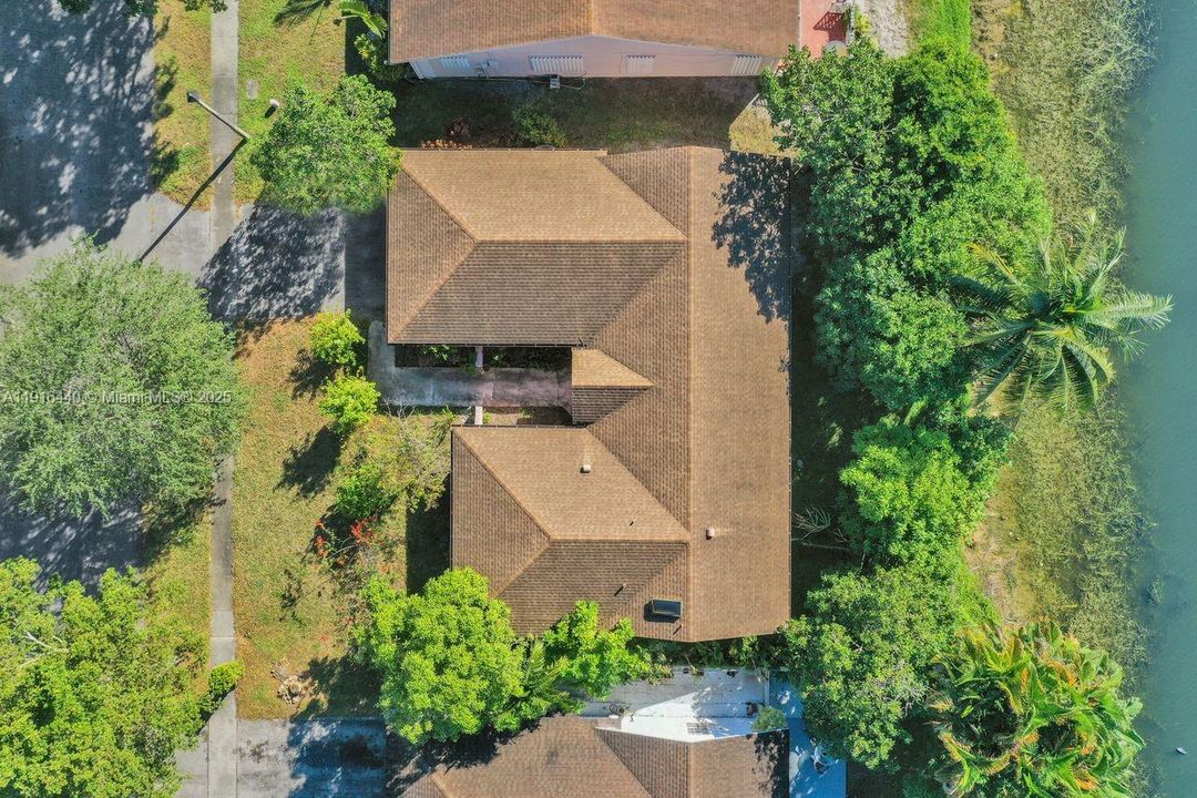 Active With Contract: $550,000 (3 beds, 2 baths, 1884 Square Feet)