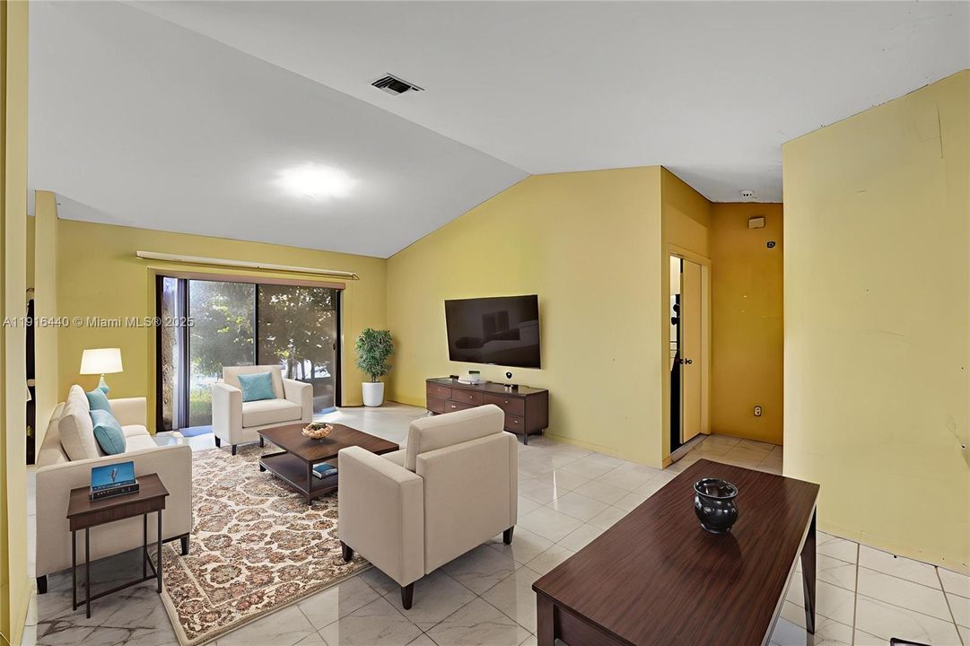 Active With Contract: $550,000 (3 beds, 2 baths, 1884 Square Feet)