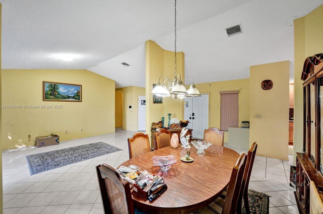 Active With Contract: $550,000 (3 beds, 2 baths, 1884 Square Feet)