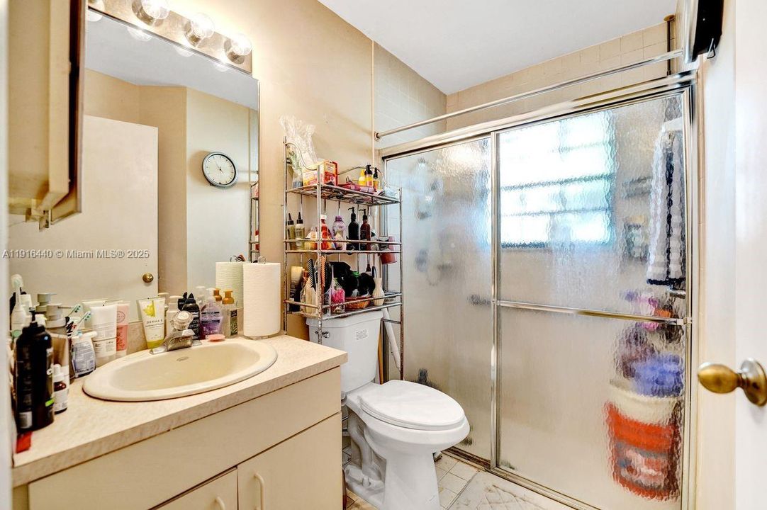 Active With Contract: $550,000 (3 beds, 2 baths, 1884 Square Feet)