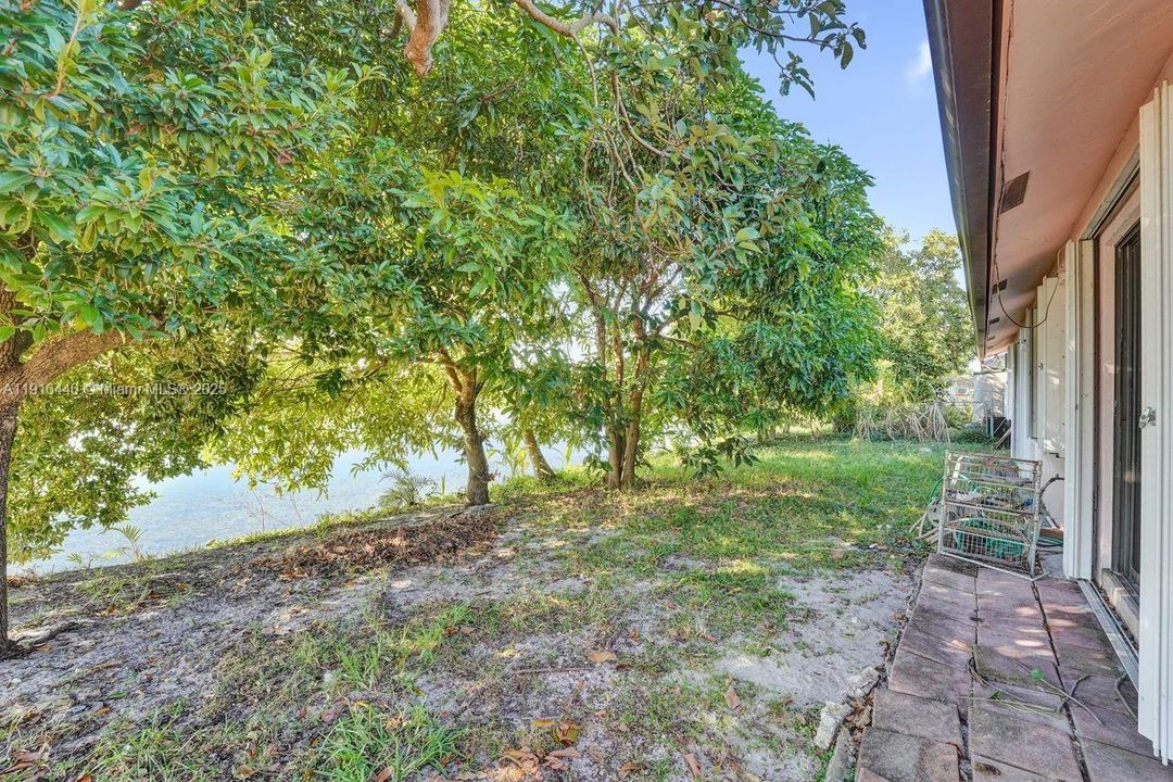 Active With Contract: $550,000 (3 beds, 2 baths, 1884 Square Feet)