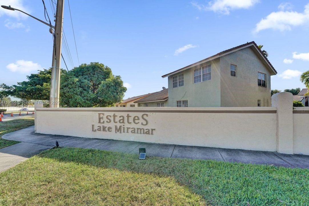 Active With Contract: $550,000 (3 beds, 2 baths, 1884 Square Feet)